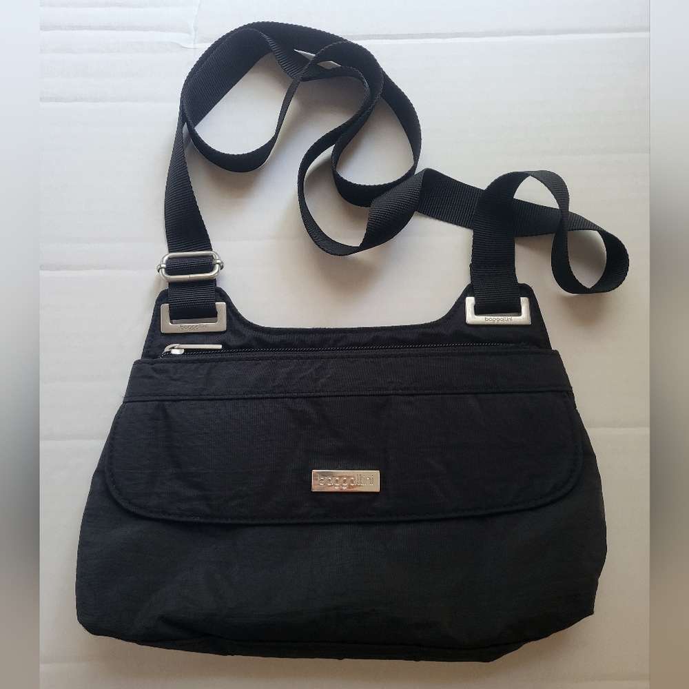 Baggallini cross-body bag purse - black